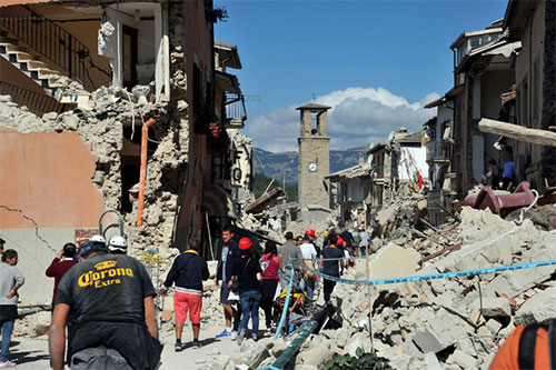Italia rinde tributo a víctimas del terremoto